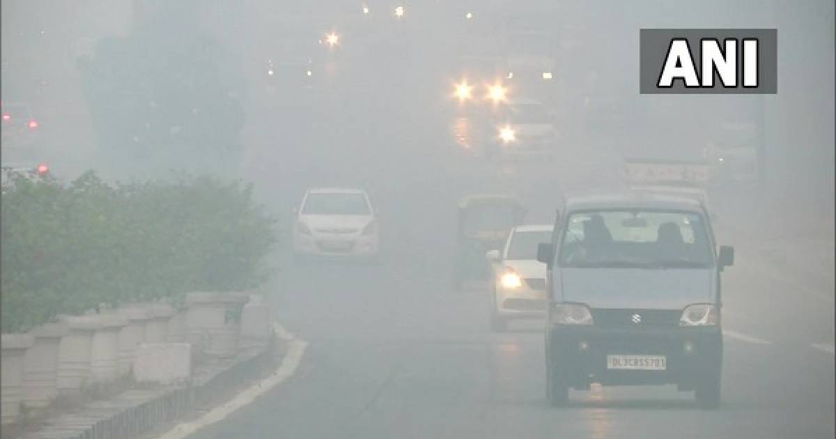 Delhi wakes up to thick smog, air quality index dips to 'severe'